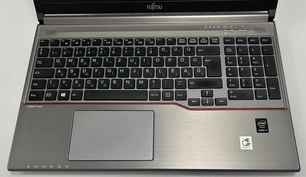 Fujitsu LIFEBOOK E744